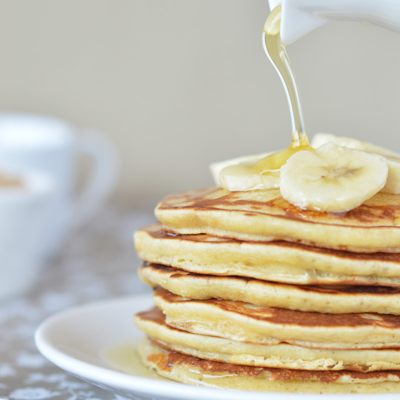 Pancake purses with apple, banana and caramel - Régilait