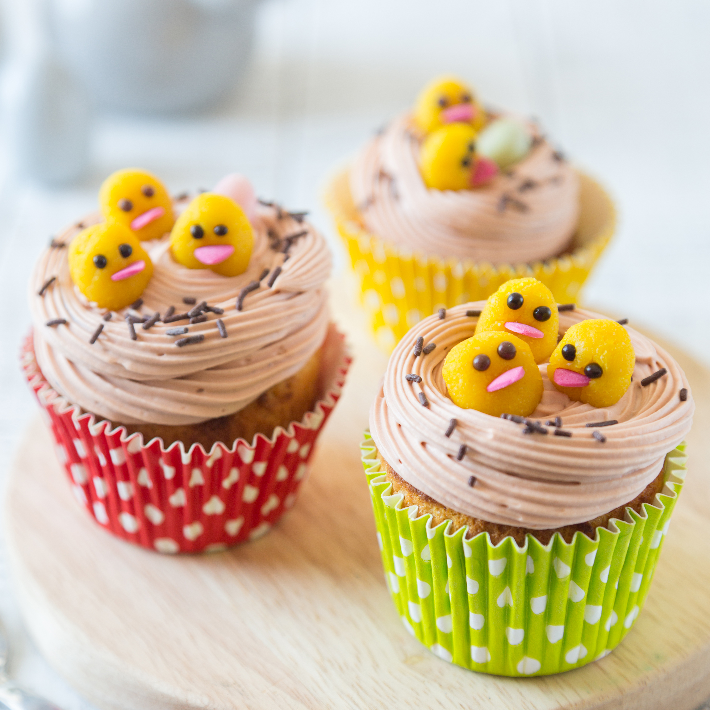 Cupcakes nids de Pâques au chocolat - Recettes de cuisine Ôdélices