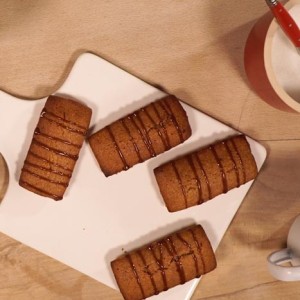 Golden powdered milk financiers